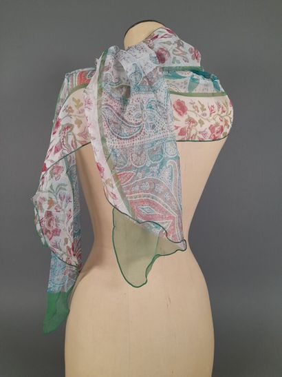 Lot including :
- Silk scarf with polychrome...