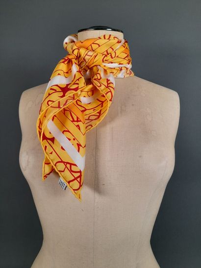 Lot including: 
- UTERQUE.
Cotton and silk...