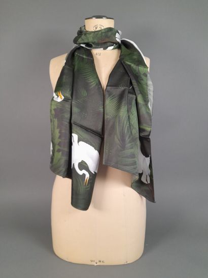 Lot including :
- Silk scarf decorated with...