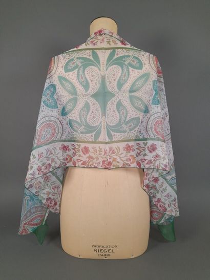 Lot including :
- Silk scarf with polychrome...