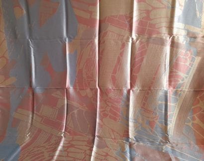 Lot including:
- Silk and cotton stole decorated...