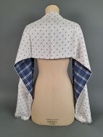 INES DE LA FRESSANGE, PARIS.
Fringed silk...