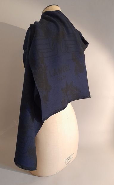 LANCEL, PARIS.
Fringed wool scarf decorated...