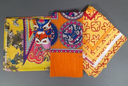 Lot including: 
- UTERQUE.
Cotton and silk...