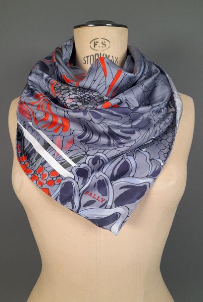 BALLY.
Silk twill square decorated with lush...
