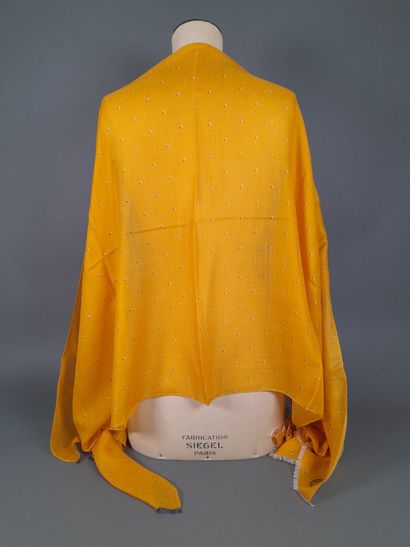 INES DE LA FRESSANGE, PARIS.
Fringed cashmere...
