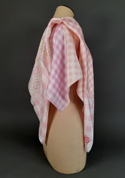 LOEWE.
Silk twill square decorated with Vichy...