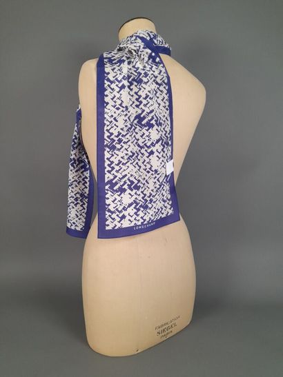 LONGCHAMP.
Silk scarf with geometric decoration...