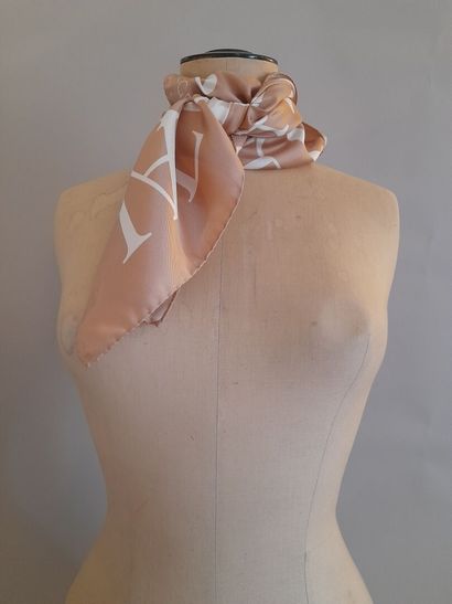 JAEGER.
Silk twill square decorated with...