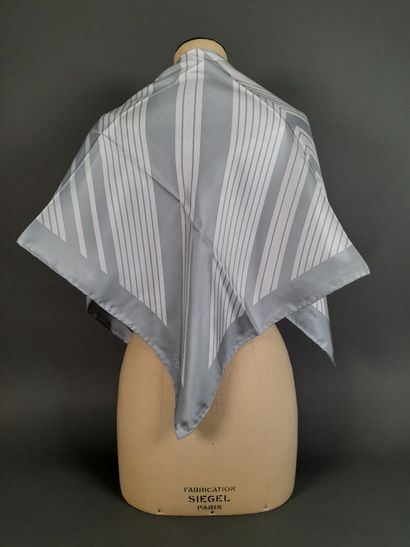 CALVIN KLEIN.
Lot including : 
- Silk twill...