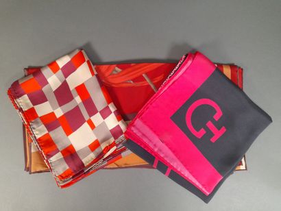 Lot including :
- Silk square decorated with...