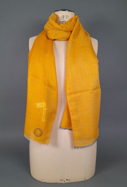 INES DE LA FRESSANGE, PARIS.
Fringed cashmere...