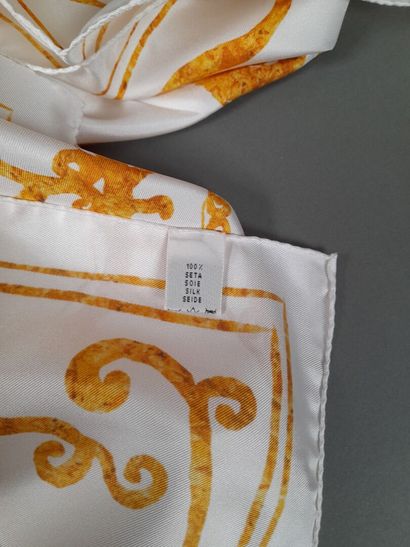 SCHIAPARELLI.
Silk twill square decorated...