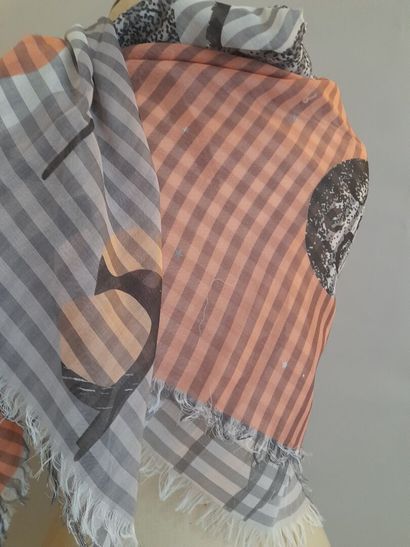 Lot including:
- COACH.
Fringed cotton square...