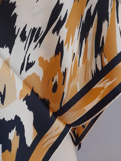 LEONARD.
Silk twill square with animal print...
