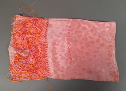 EMANUEL UNGARO.
Fringed scarf in shaped pink...