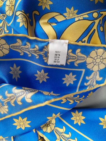 HALCYON DAYS.
Silk twill square decorated...