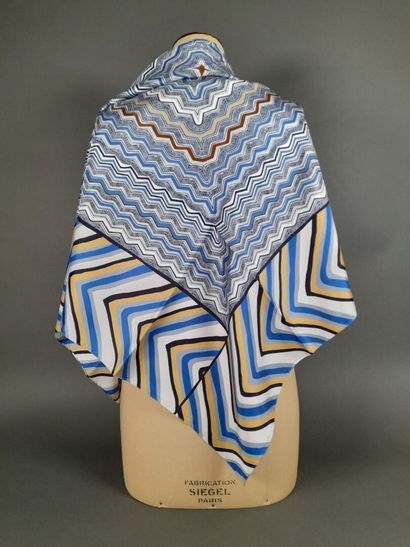 Lot including:
- UTERQUE.
Silk twill square...