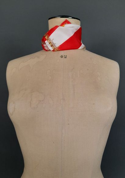 SCHIAPARELLI, Place Vendôme, PARIS.
Gavroche...
