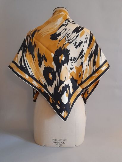 LEONARD.
Silk twill square with animal print...