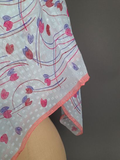 NINA RICCI.
Shaped silk square decorated...