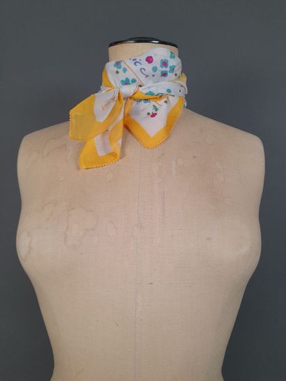 NINA RICCI.
Cotton square with springtime...