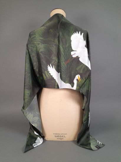 Lot including :
- Silk scarf decorated with...