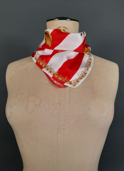 SCHIAPARELLI, Place Vendôme, PARIS.
Gavroche...