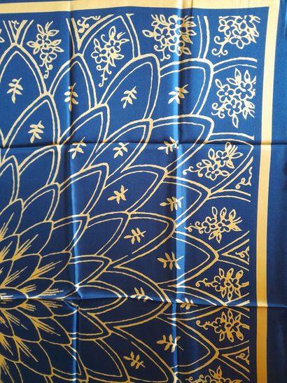 ARC EN CIEL TAROT.
Fringed silk twill square...