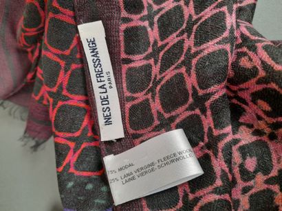 INES DE LA FRESSANGE, PARIS.
Fringed scarf...