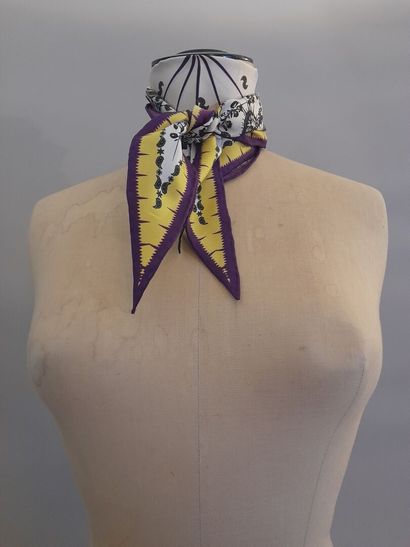 Set comprising two double points in silk...