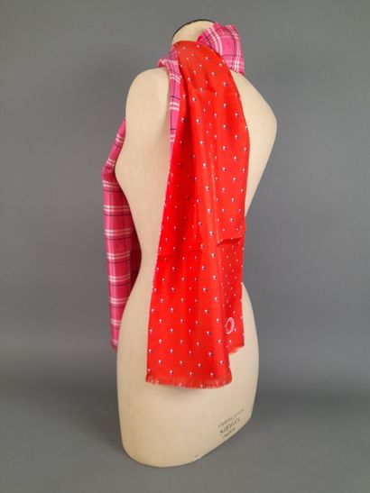 INES DE LA FRESSANGE, PARIS.
Silk twill fringed...