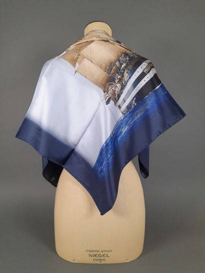 Lot including:
- GENTILI MOSCONI.
Silk twill...