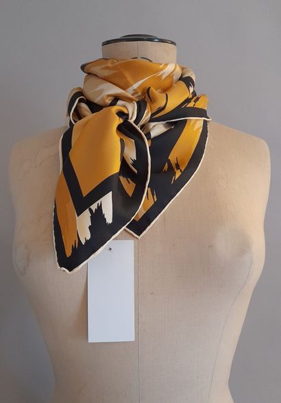 LEONARD.
Silk twill square with animal print...