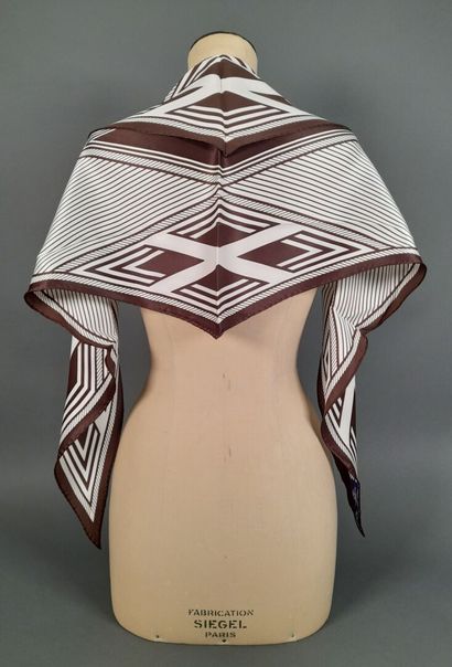 RALPH LAUREN.
Double silk point with brown...