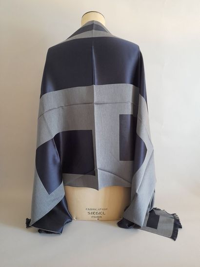 ALAIN FIGARET.
Fringed viscose and silk scarf...