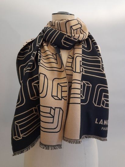LANCEL, PARIS.
Fringed wool scarf decorated...