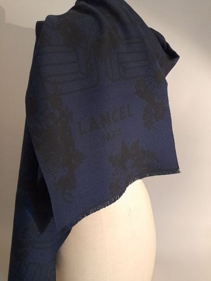 LANCEL, PARIS.
Fringed wool scarf decorated...