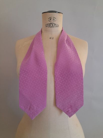 Lot including:
- COACH.
Fringed cotton square...