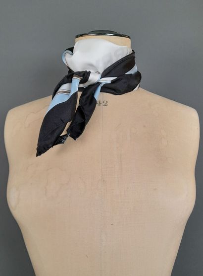 BURBERRY.
Silk twill square with polychrome...