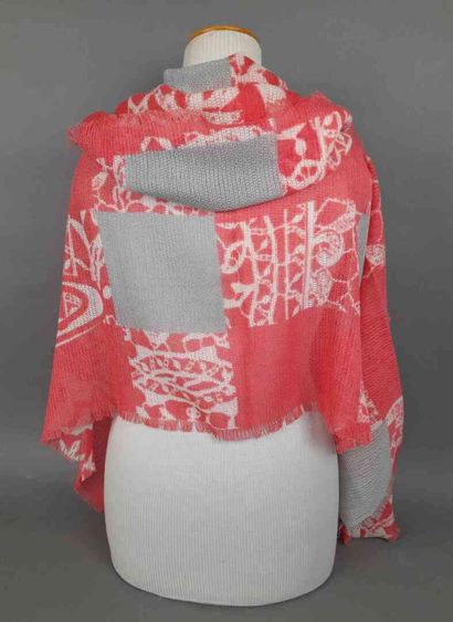 VIVIENNE WESTWOOD.
Fringed stole in openwork...