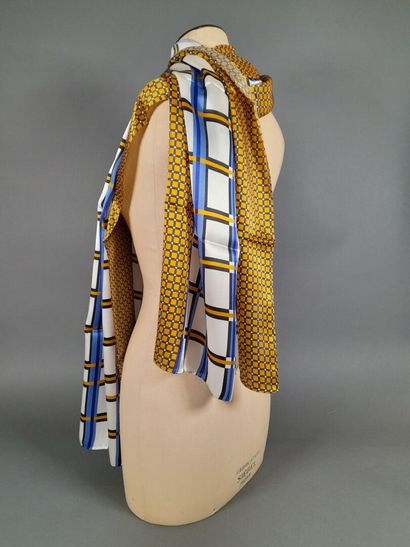 Lot including:
- UTERQUE.
Silk twill square...