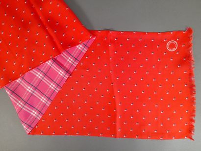 INES DE LA FRESSANGE, PARIS.
Silk twill fringed...
