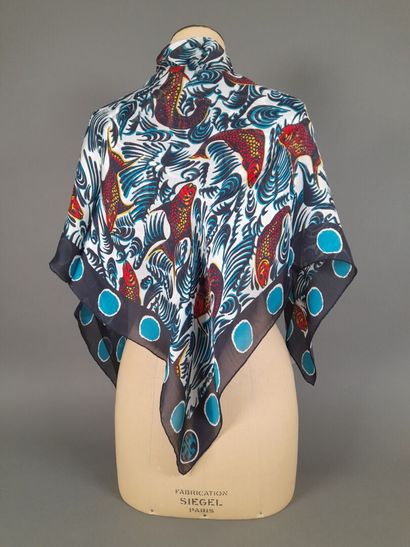 Lot including :
- Silk square with polychrome...