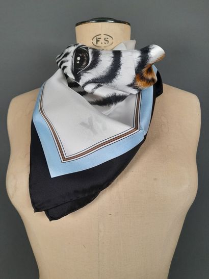 BURBERRY.
Silk twill square with polychrome...