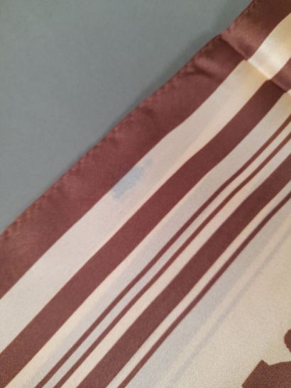 Lot including: 
- MASSIMO DUTTI.
Silk twill...