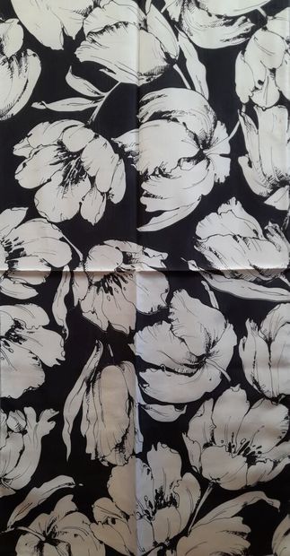 Lot including: 
- CAVALLERIA TOSCANA.
Silk...