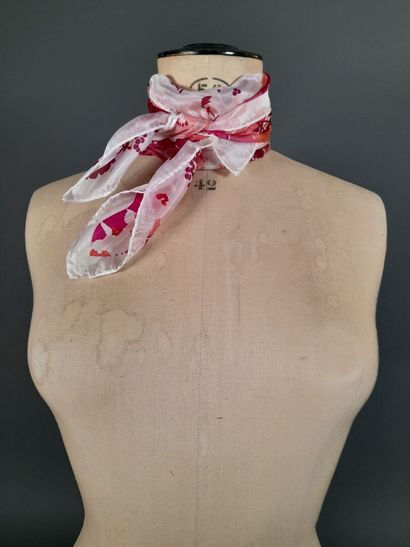 Lot including:
- ISAIA.
Cotton and linen...
