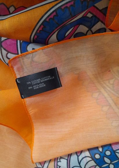 Lot including: 
- UTERQUE.
Cotton and silk...