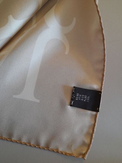JAEGER.
Silk twill square decorated with...